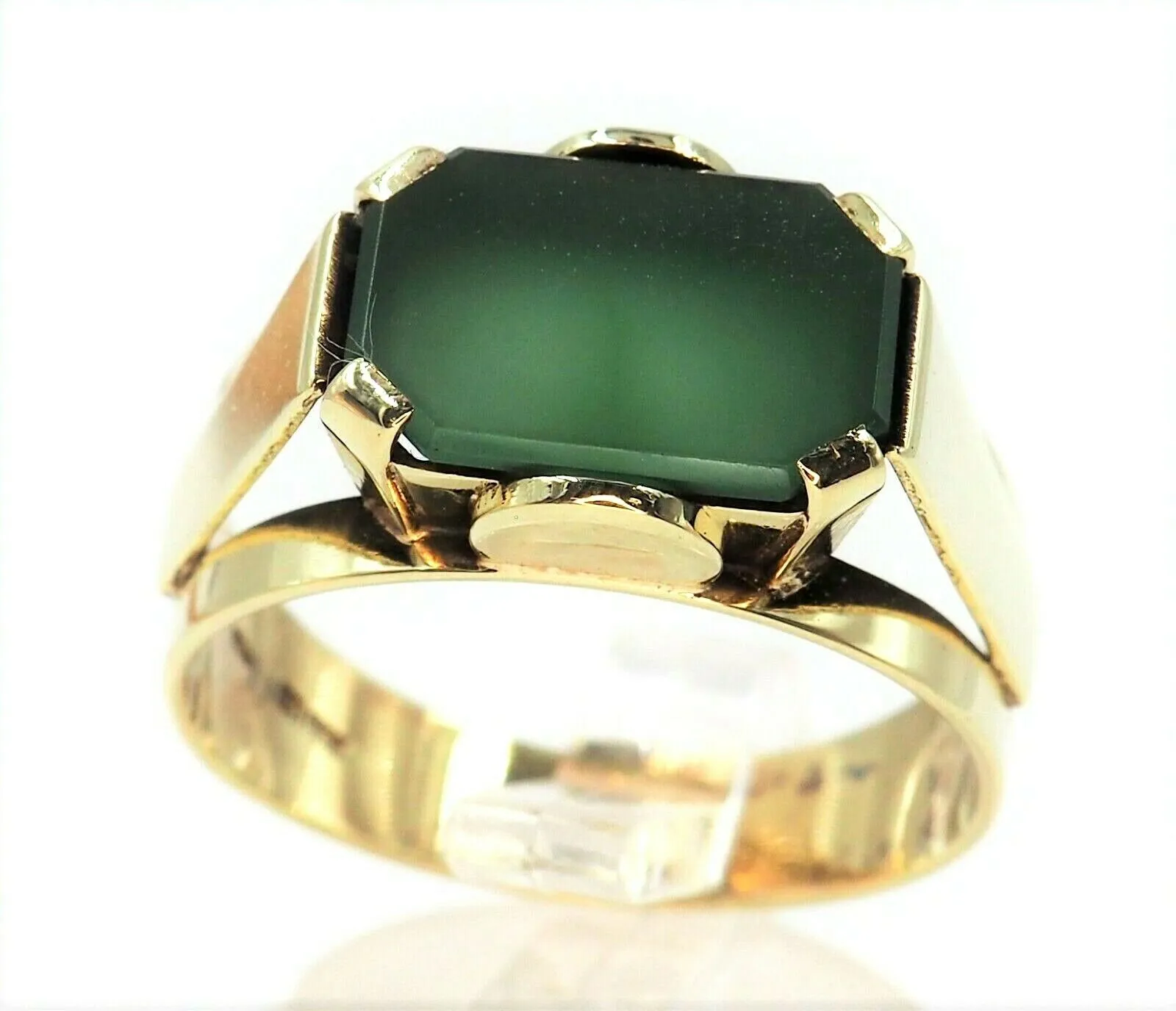 Chrysoprase 14ct Yellow Gold Ring