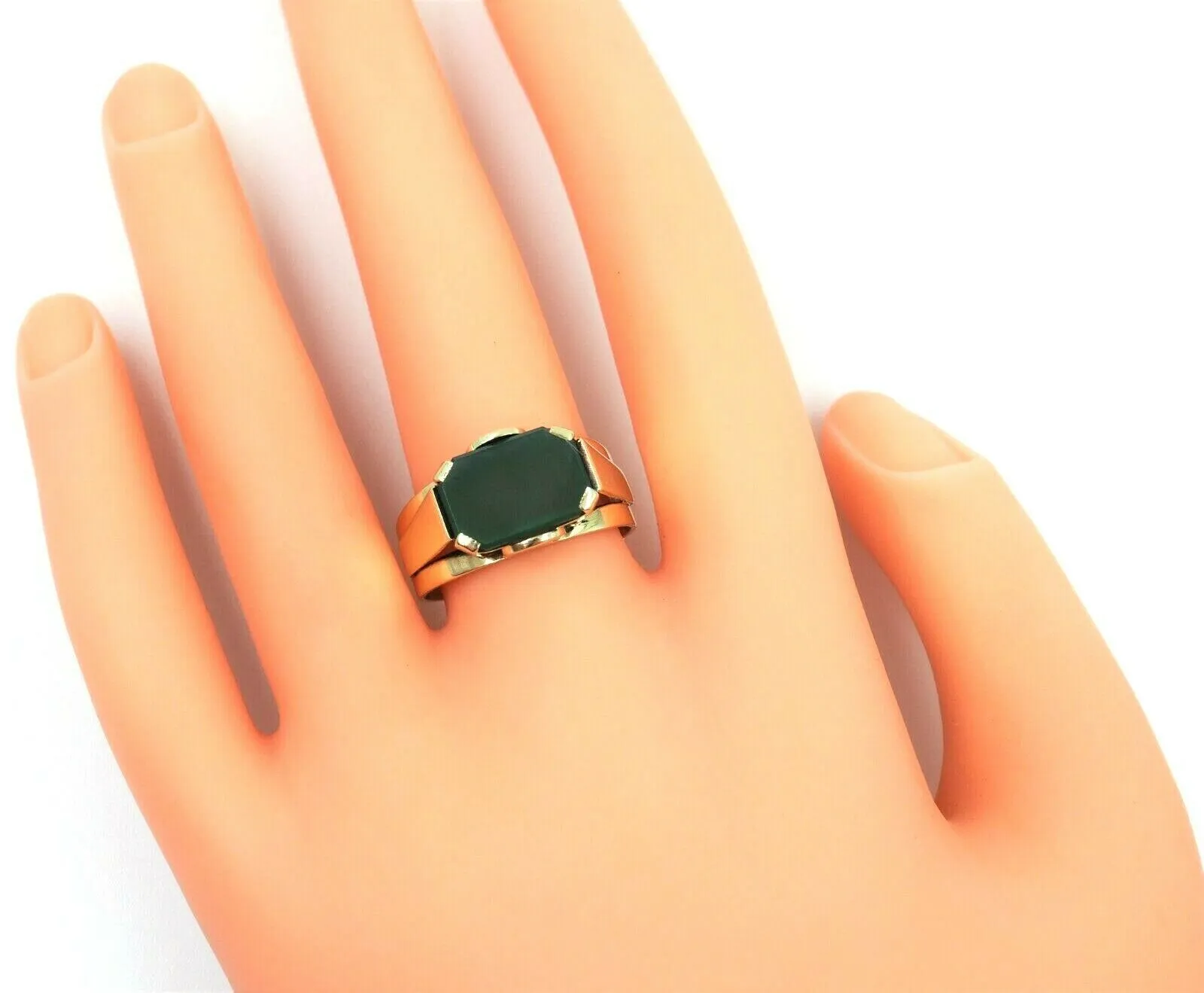 Chrysoprase 14ct Yellow Gold Ring