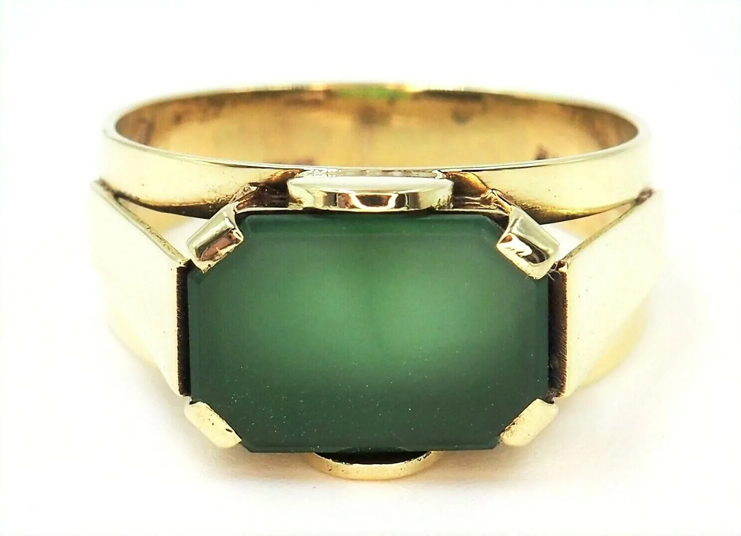 Chrysoprase 14ct Yellow Gold Ring