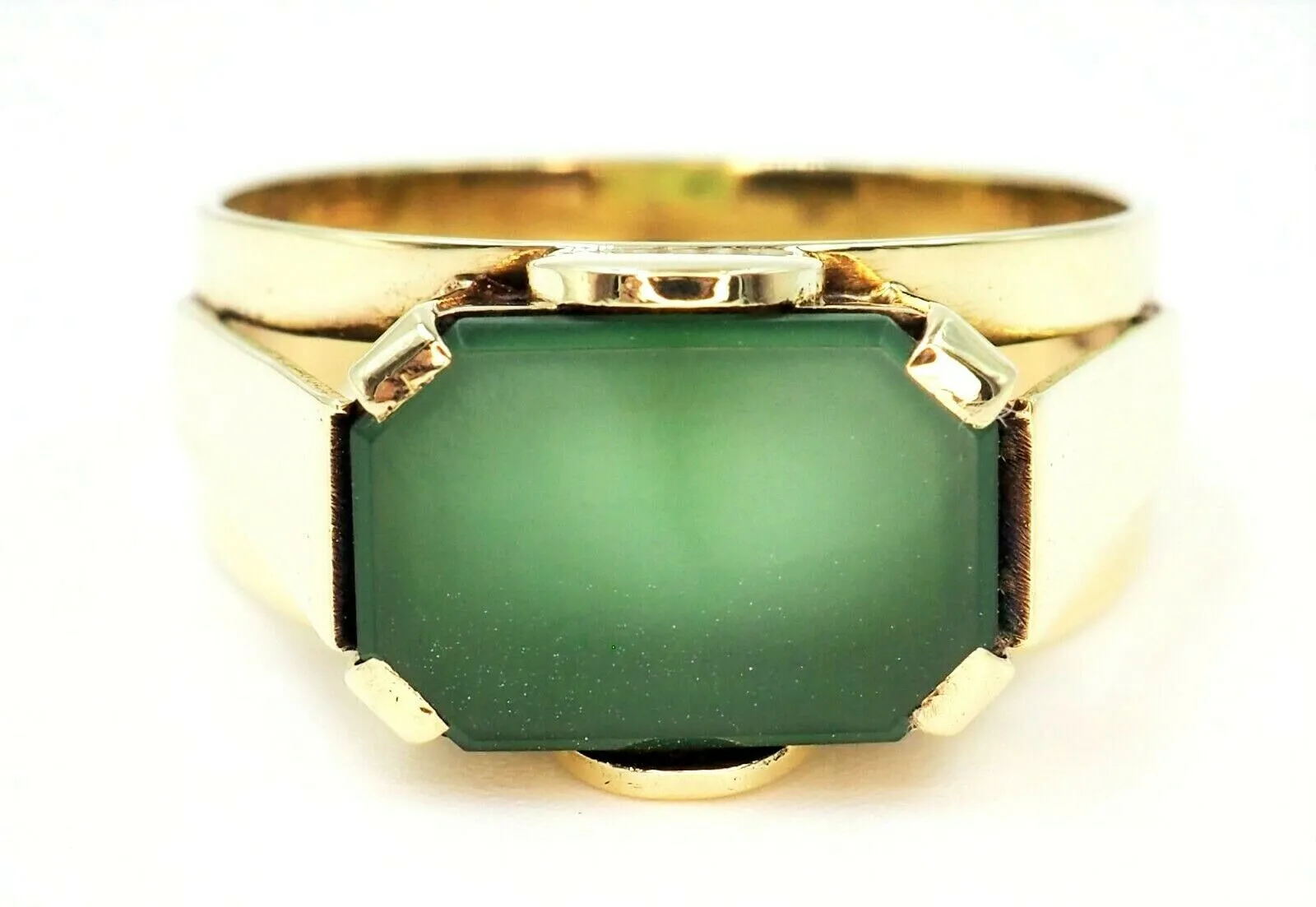 Chrysoprase 14ct Yellow Gold Ring