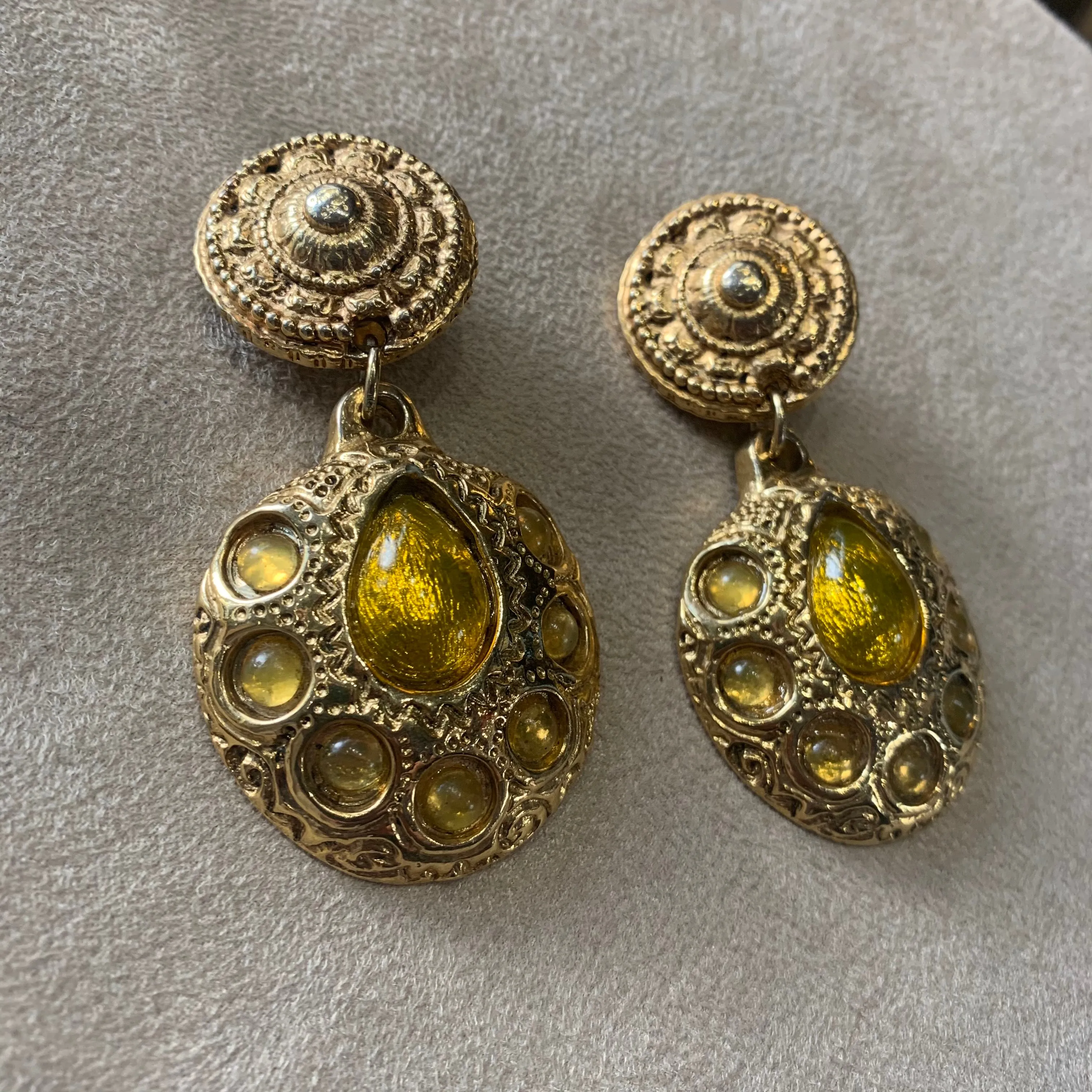 Kalinger Paris Statement yellow Etruscan earrings