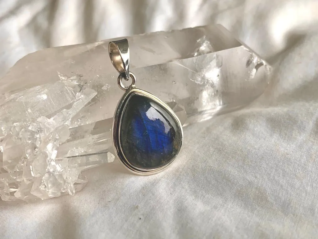 Labradorite Brea Pendant - Small Teardrop