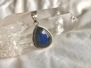 Labradorite Brea Pendant - Small Teardrop