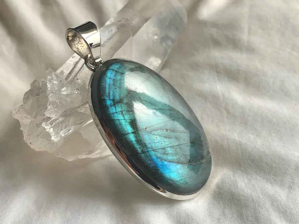 Labradorite Naevia Pendant - XLarge Oval