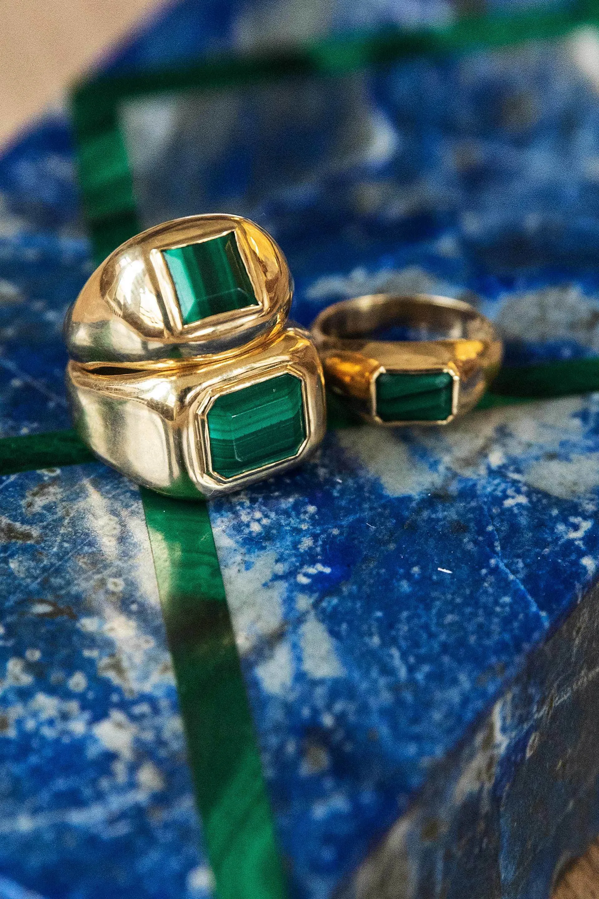 Large Ring in 18K Yellow Gold & Malachite Stone