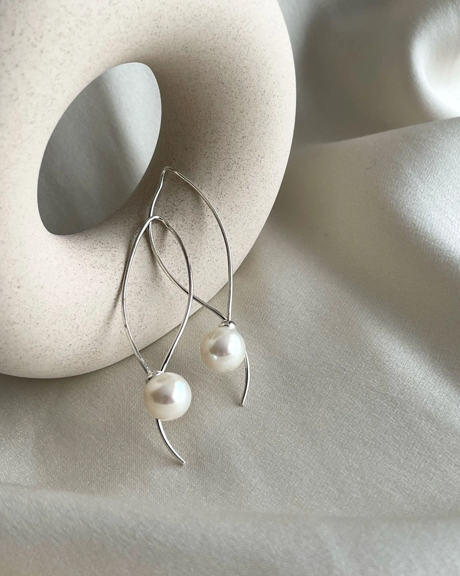 Le Pearl earrings silver