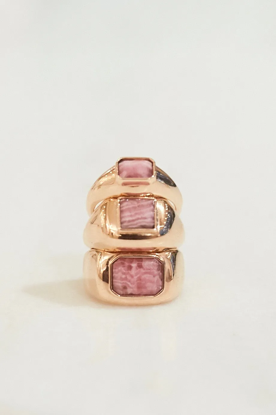 Medium Ring in 18K Yellow Gold & Pink Marble Stone