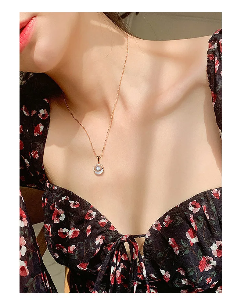 Personalized Mother of Pearl Titanium Steel Necklace for Women with Diamonds Simple Fashion Collarbone Chain