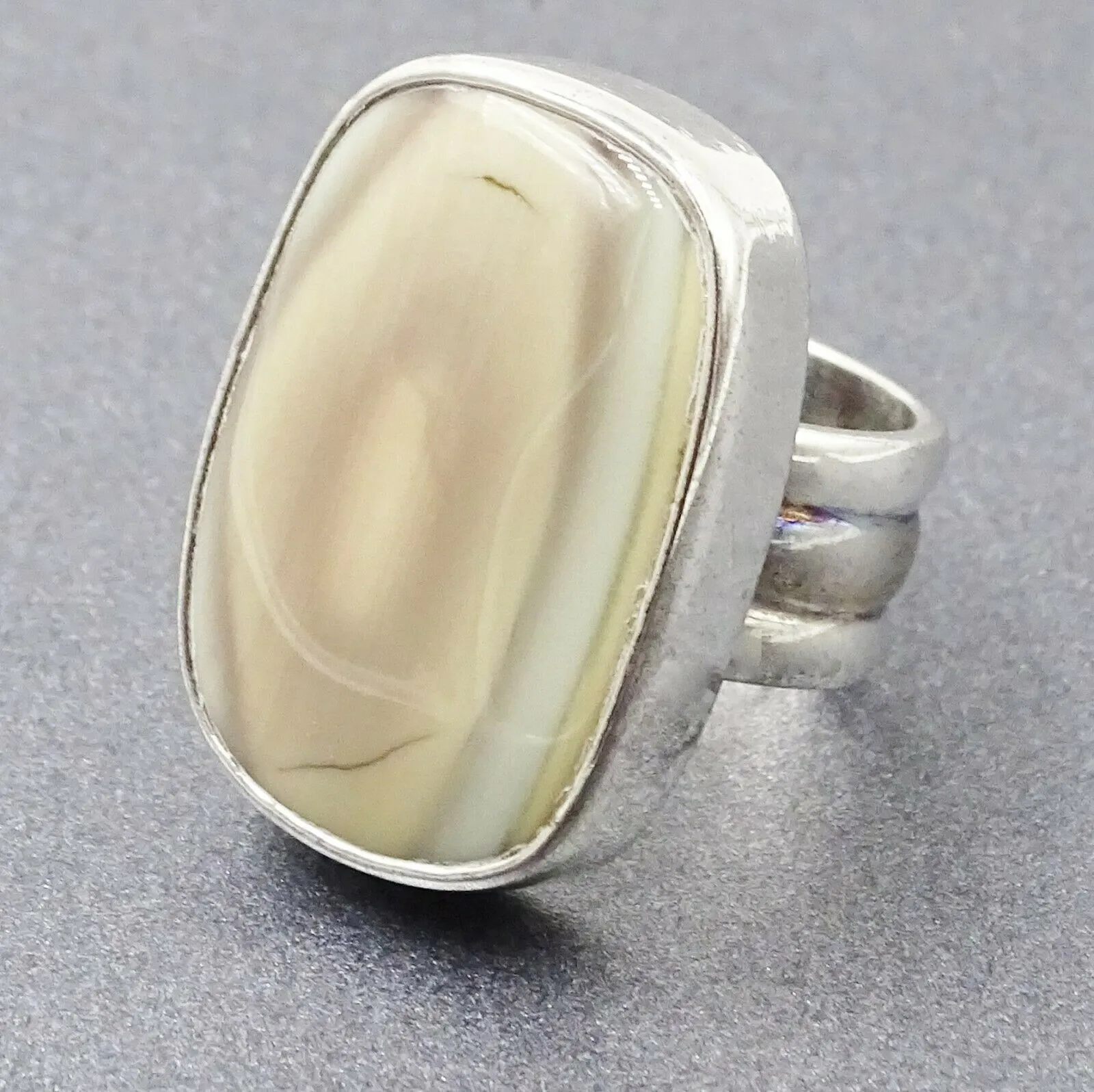 Sterling Silver Banded Soft Cream & Light Brown Agate Ring