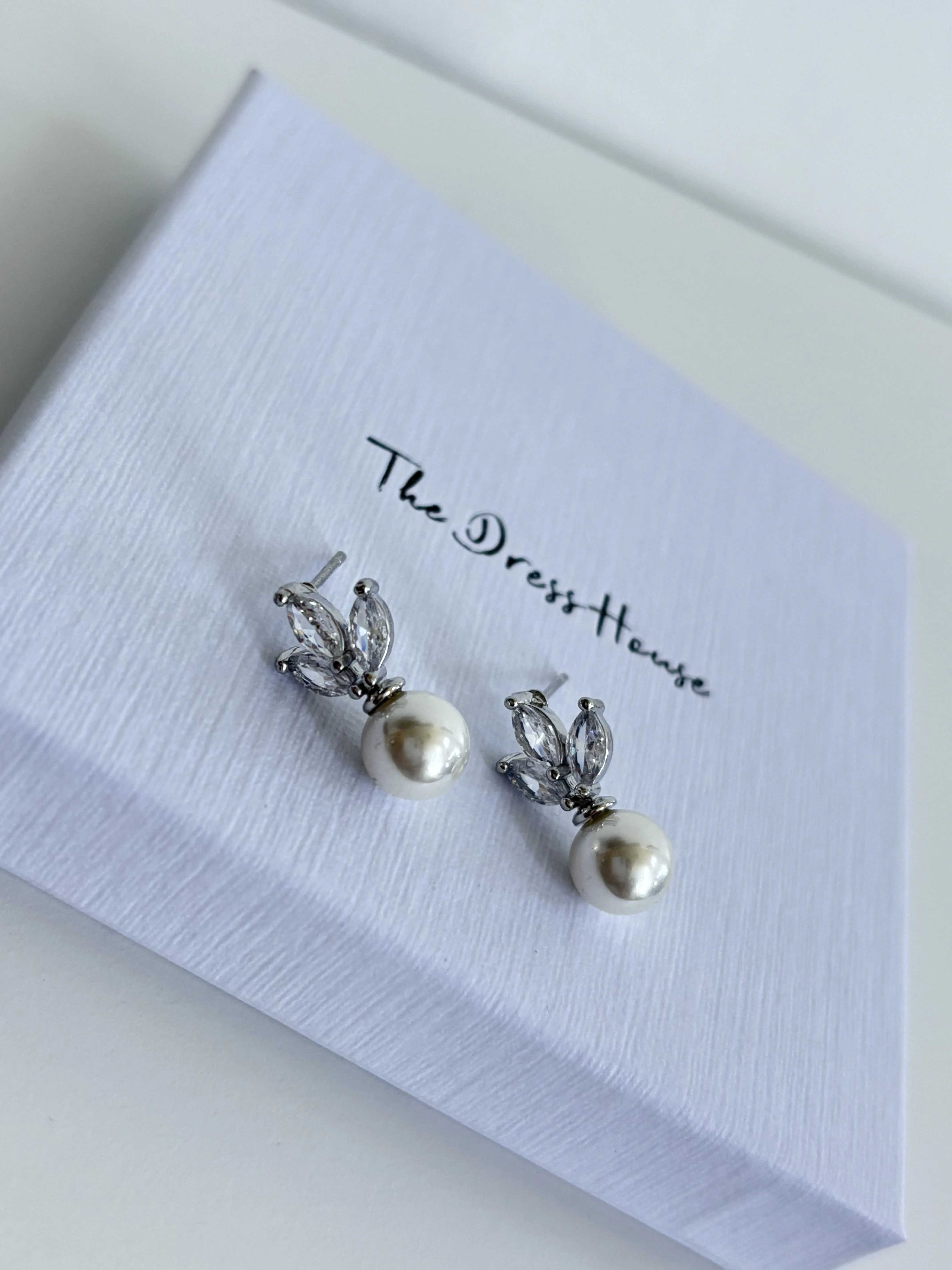 Willow - Silver Pearl Earring